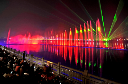 “大美江油•韻律涪江”水上音樂(le)噴泉燈光(guang)秀
